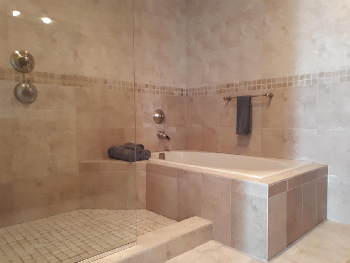 Guest house Secluded And Modern Beachfront House Nassau
